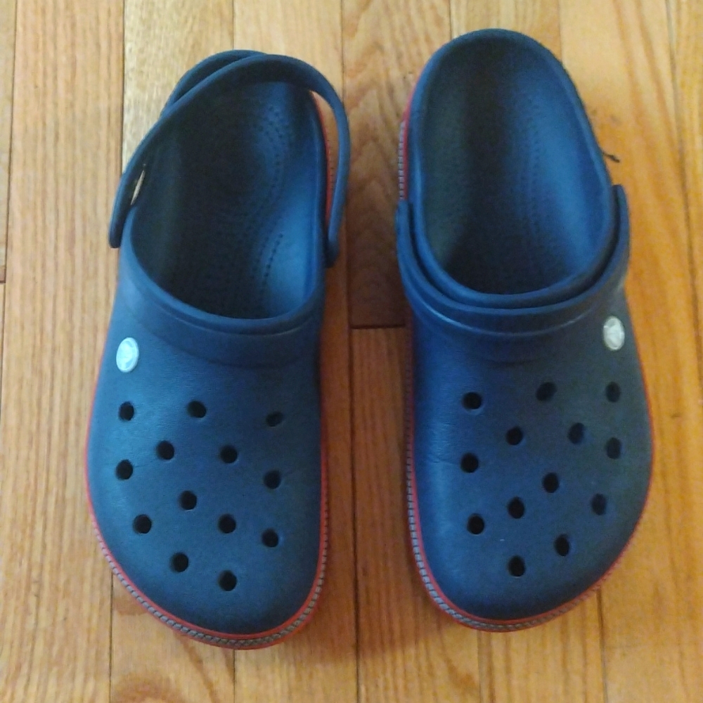 -Crocs navy w red trim unisex men size 9 women's size 11